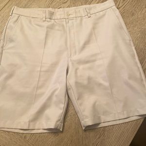 Men’s golf shorts